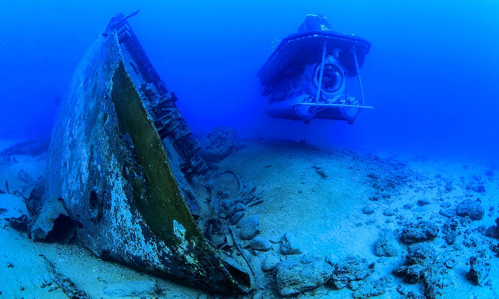 MERGO-50 Tourist Submarine Underwater Front View from Distance
