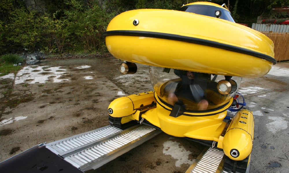 MSV Explorer Semi-Submarine Launching