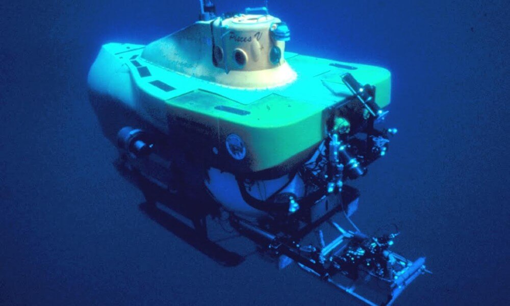 PISCES-VI Research Submarine Yellow Color Underwater