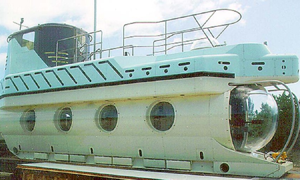 SM16 Tourist Submarine Side View