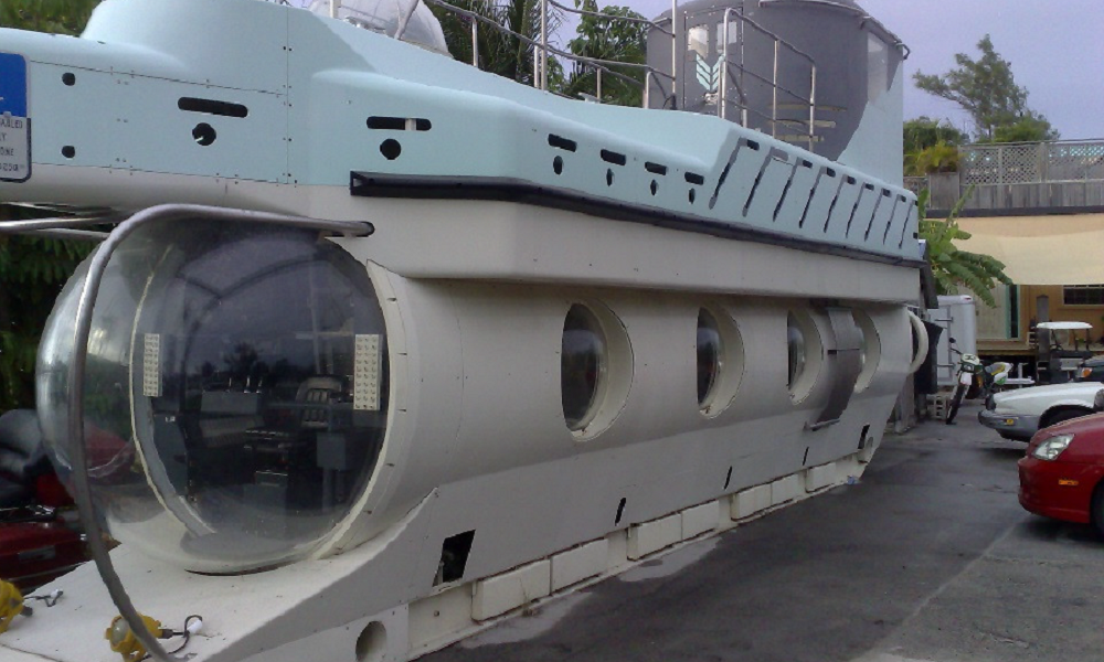 SM16 Tourist Submarine Front Side View