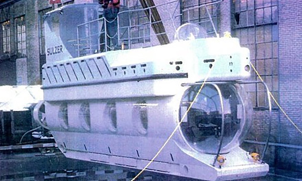 SM16 Tourist Submarine Full View