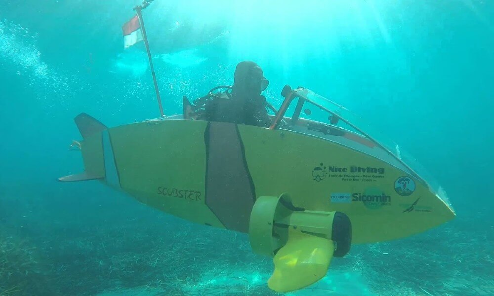 Scubster Wet Submarine Craft - Nemo Underwater Side View