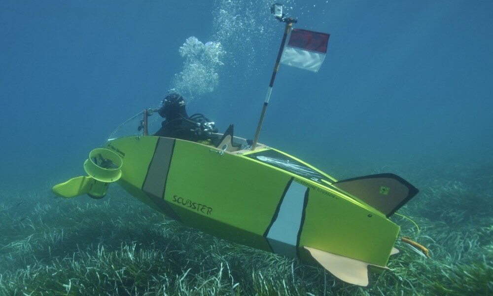 Scubster Wet Submarine Craft - Nemo Underwater Side View