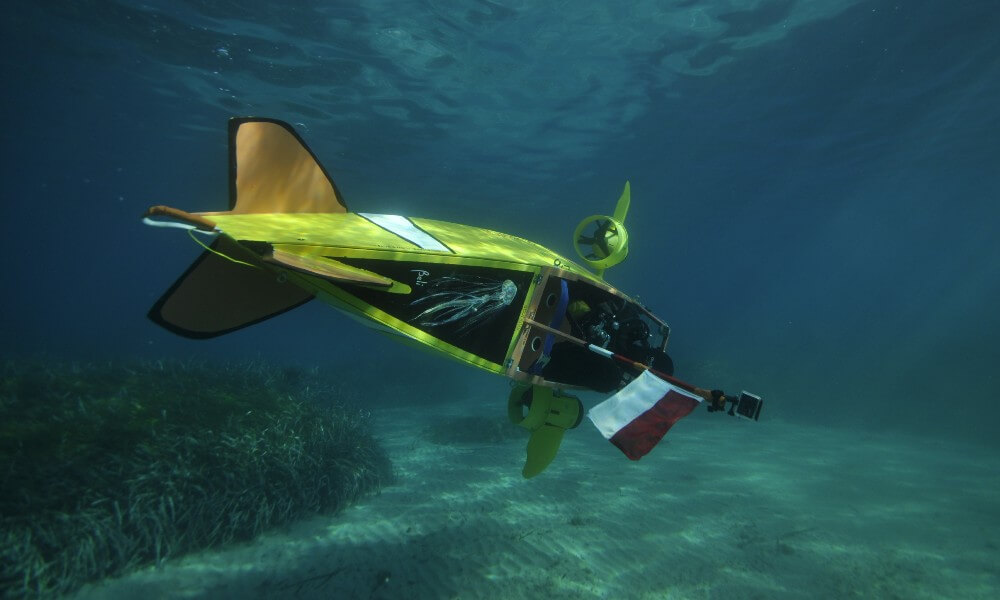 Scubster Wet Submarine Craft - Nemo Doing Underwater Aerobatics