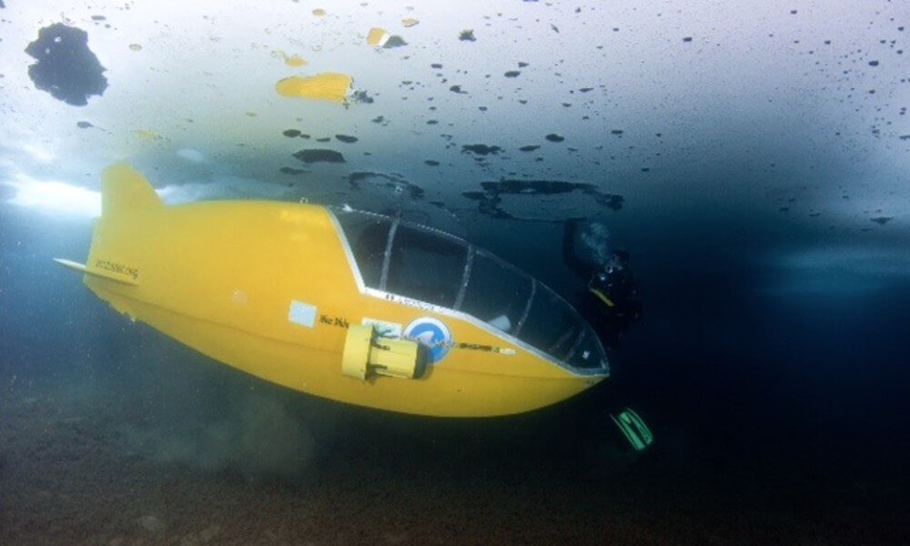 Scubster Wet Submarine Craft - Pub Underwater Side View