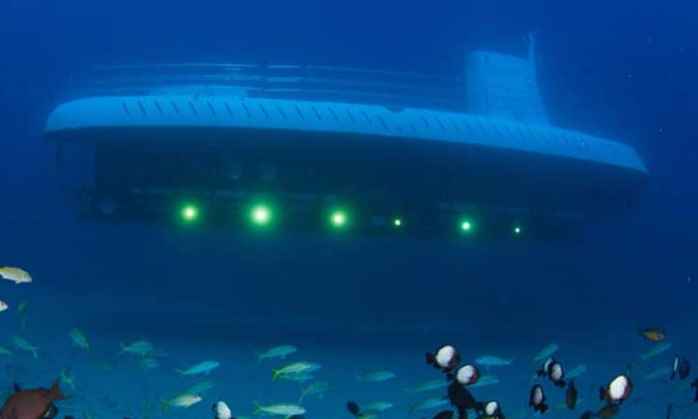 SnDB Tourist Submarine Underwater Side View from Distance