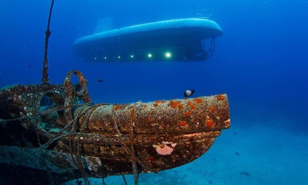 SnDB Tourist Submarine Underwater Side View from Distance