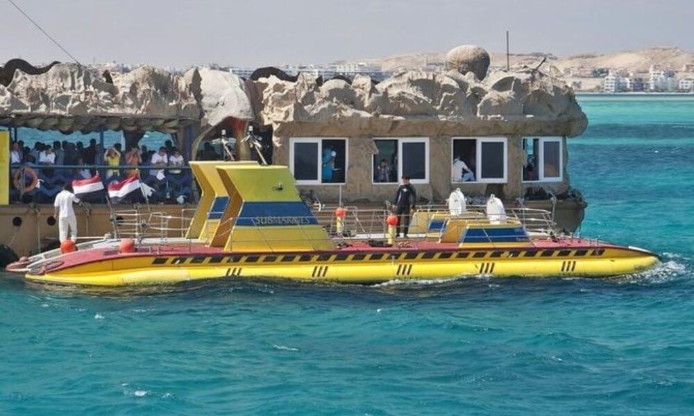 SnDB Tourist Submarine Underwater Side View on Water